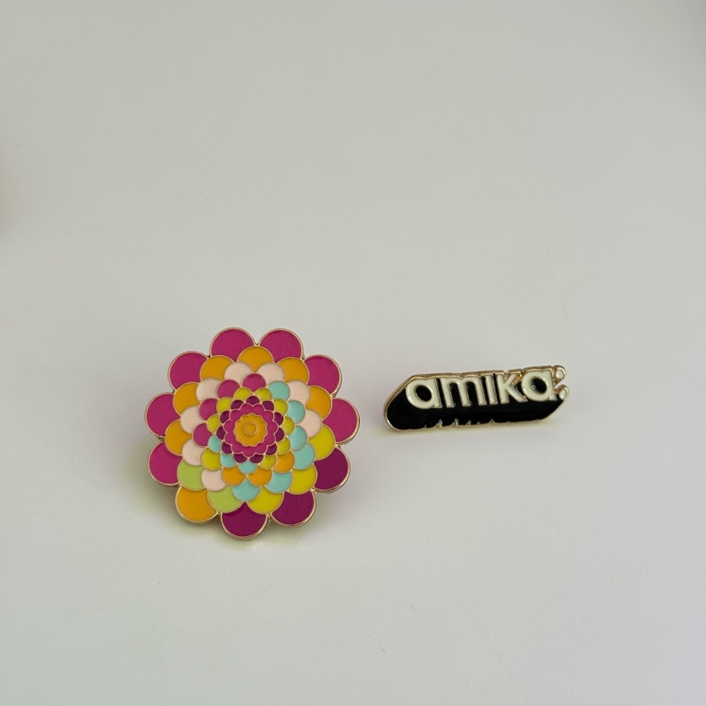 Amika Colorful Pin Set
